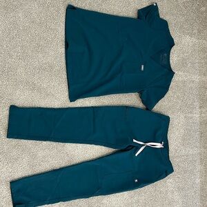 Figs  XS shirt XS petite pant